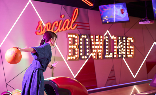 Image 4: Social Bowling